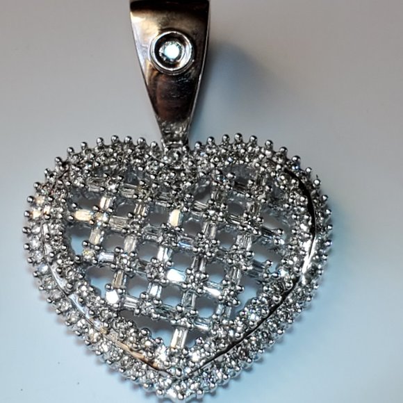 14K WHITE  GOLD DIAMOND PENDANT - Picture 2 of 11